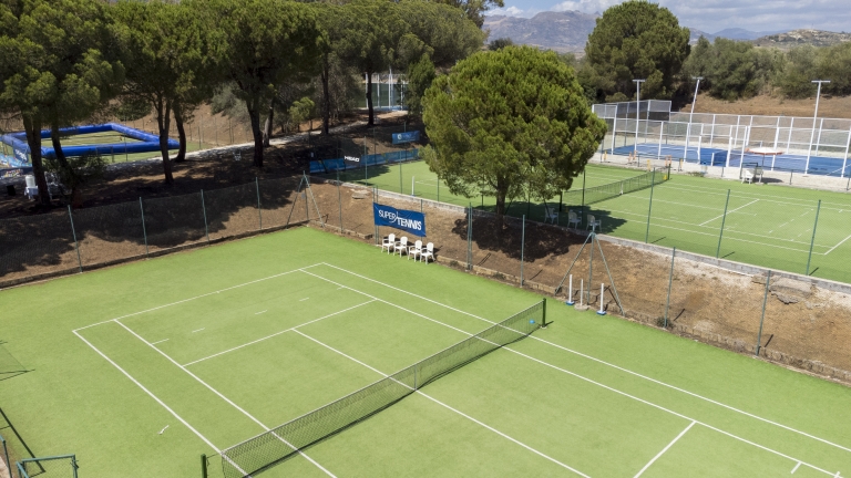 Racket sports centre with six tennis courts, two padel courts and eight pickeball courts at Neilson | Mangia's Torre del Barone