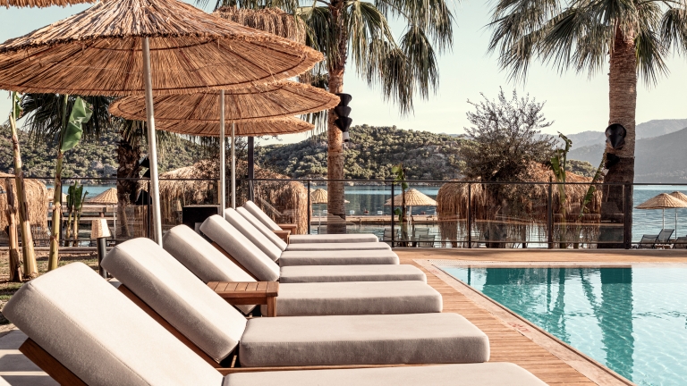 Poolside relaxation at Neilson | Cook's Club Adakoy