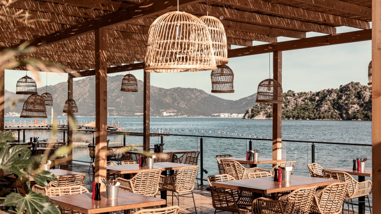 Waterfront dining at Neilson | Cook's Club Adakoy
