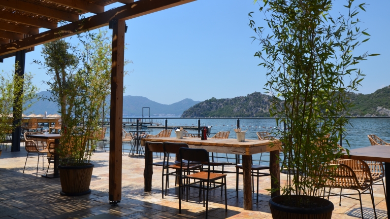 Waterfront restaurant terrace at Neilson | Cook's Club Adakoy