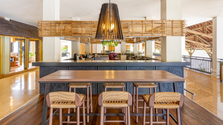 Balcony bar at Neilson | The Ravenala Attitude