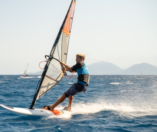 An advanced windsurfer