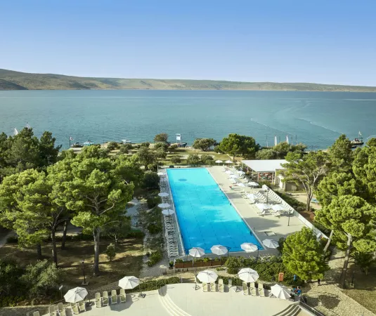 why choose a swimming holiday in the med