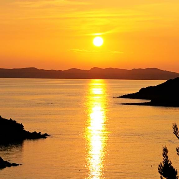 Stunning sunsets over the bay