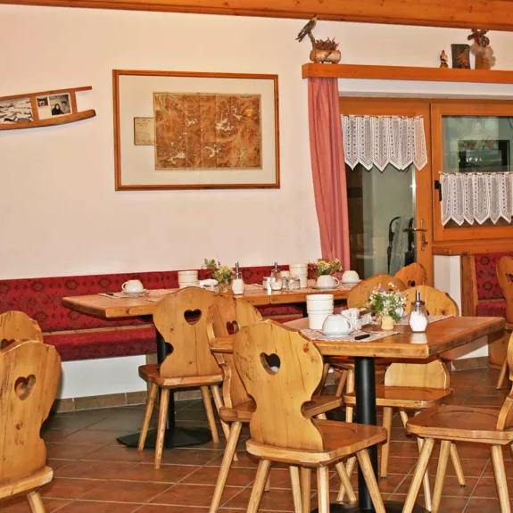The breakfast room