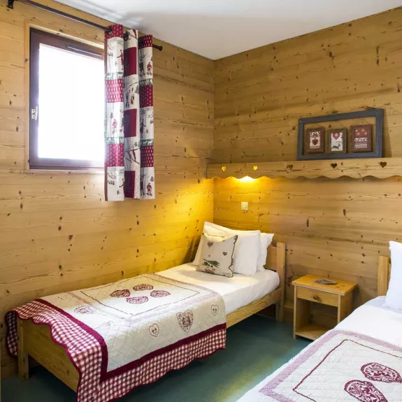 A club twin room