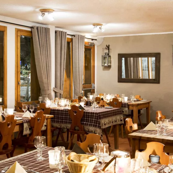 Chalet style dining