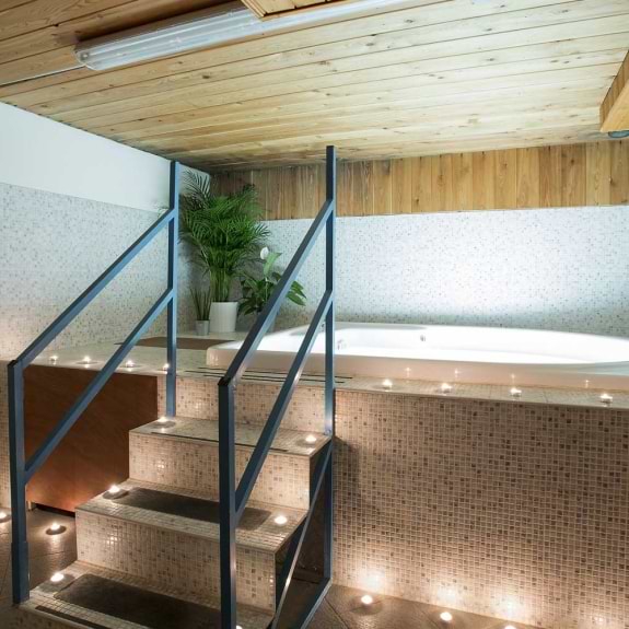 Wellness area hot tub
