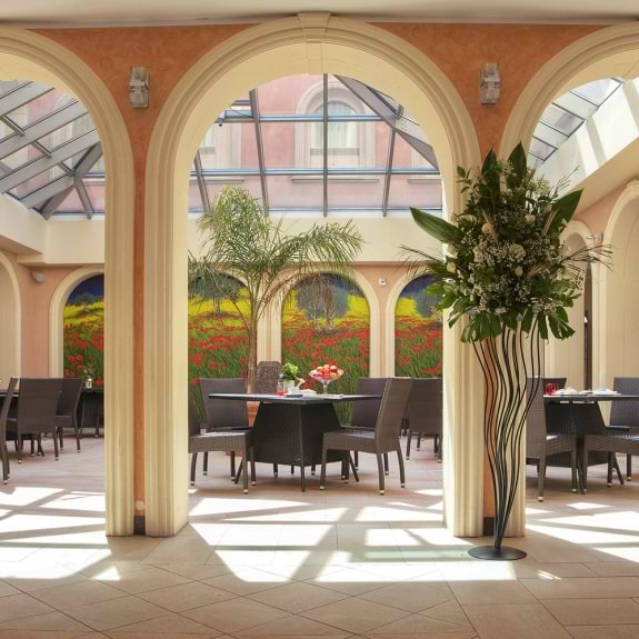 atrium with economy twin, double and interconnecting rooms above