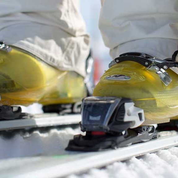 clipping ski boots