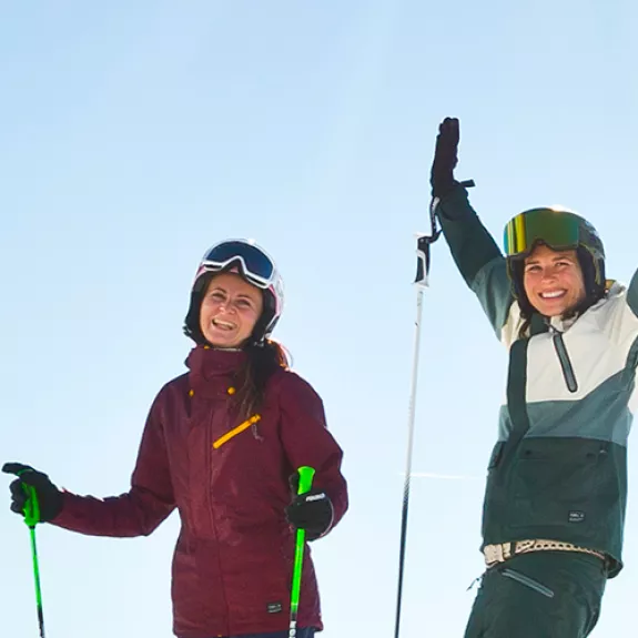 friends skiing