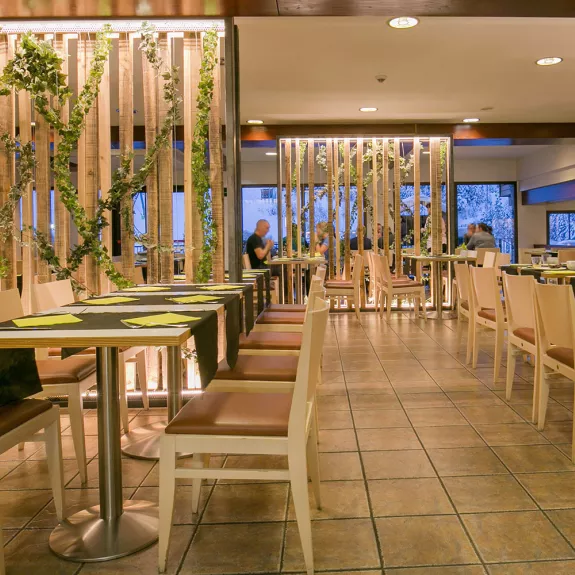 Relaxed dining