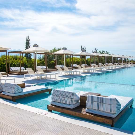 Swimming pool and sun loungers at Buca Beach Club
