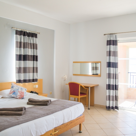 Typical bedroom at Vounaki Beach Club