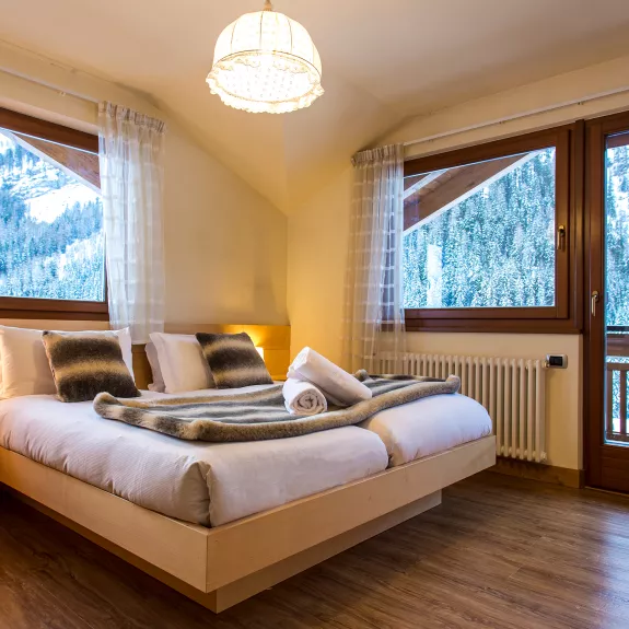 Double aspect bedroom in the suite