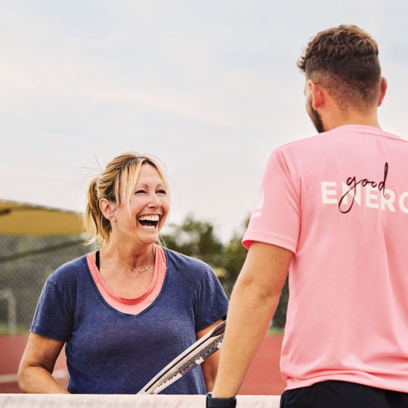 woman playing tennis