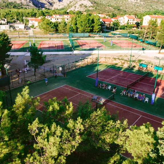6 tennis courts at Alana Beach Club
