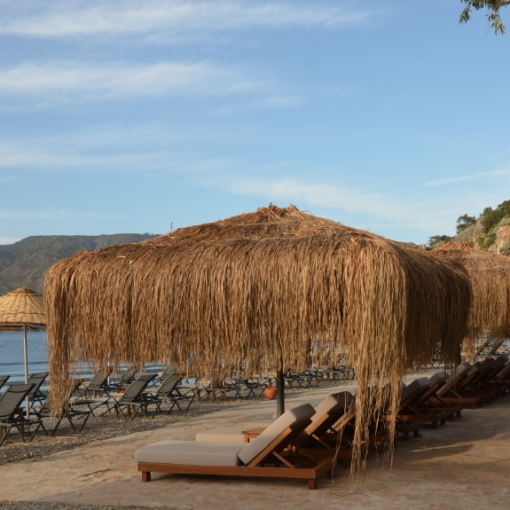 Sea front relaxation at Neilson | Cook's Club Adakoy