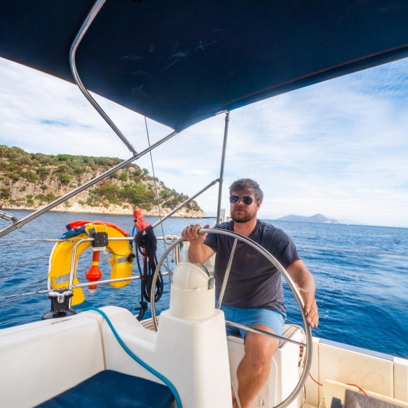 Mooring up for a lunchtime dip