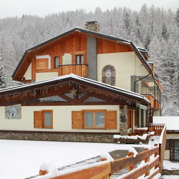 Snowy Chalet Hotel Edelweiss