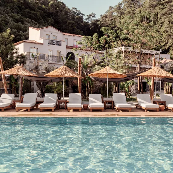 Sea front swimming pool at Neilson | Cook's Club Adakoy
