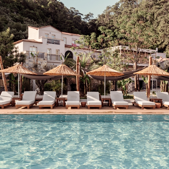 Sea front swimming pool at Neilson | Cook's Club Adakoy