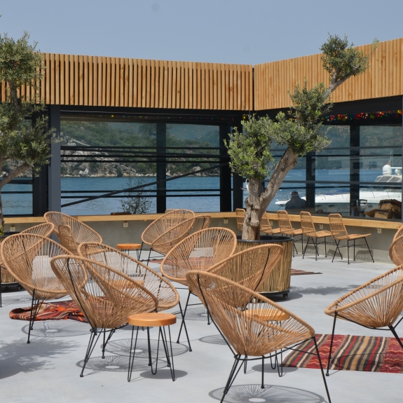 Poolside seating at Neilson | Cook's Club Adakoy