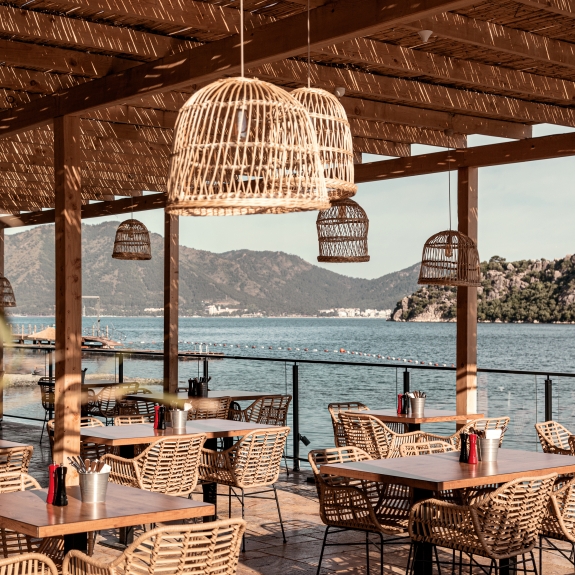 Waterfront dining at Neilson | Cook's Club Adakoy