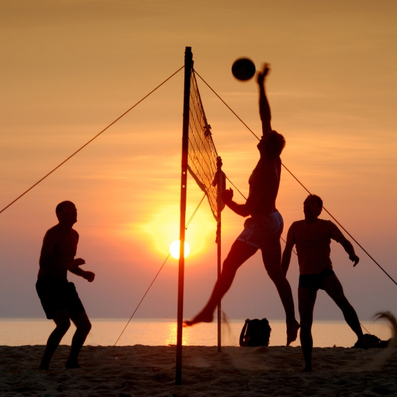 Join a game of volleyball at Neilson | Cook's Club Adakoy