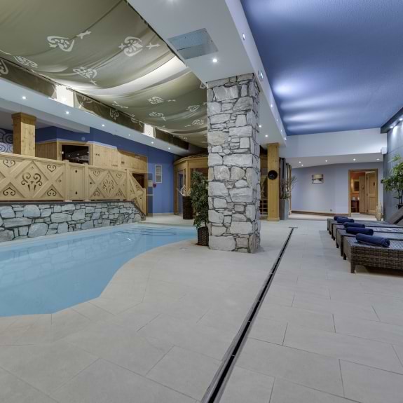 Spa indoor pool at Hotel & Spa Le Savoie
