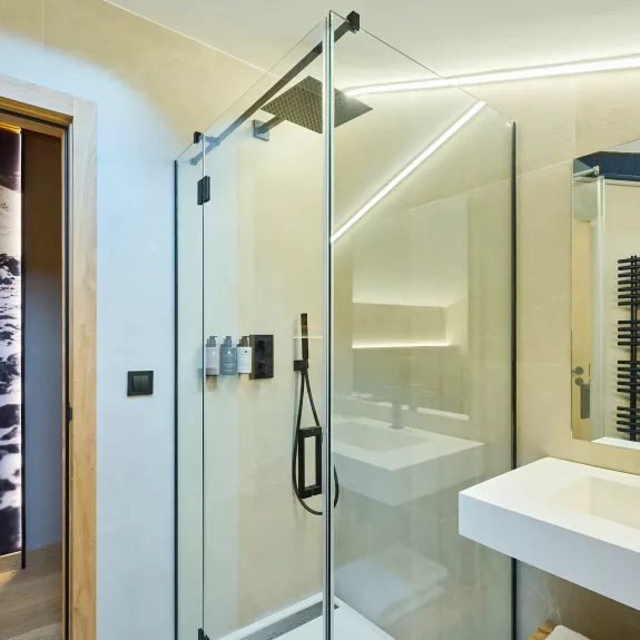 Modern bathrooms in our refurbished rooms