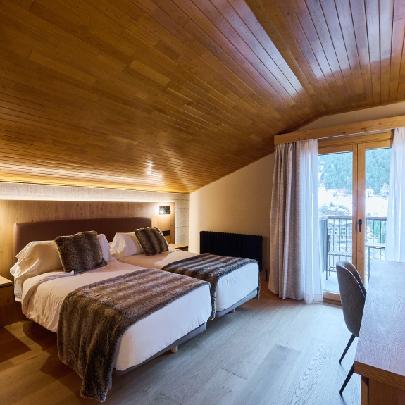 Double or twin in the eaves