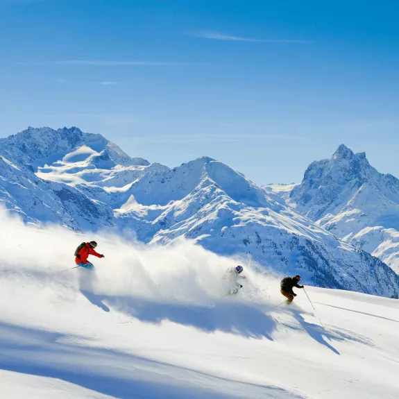 Group skiing
