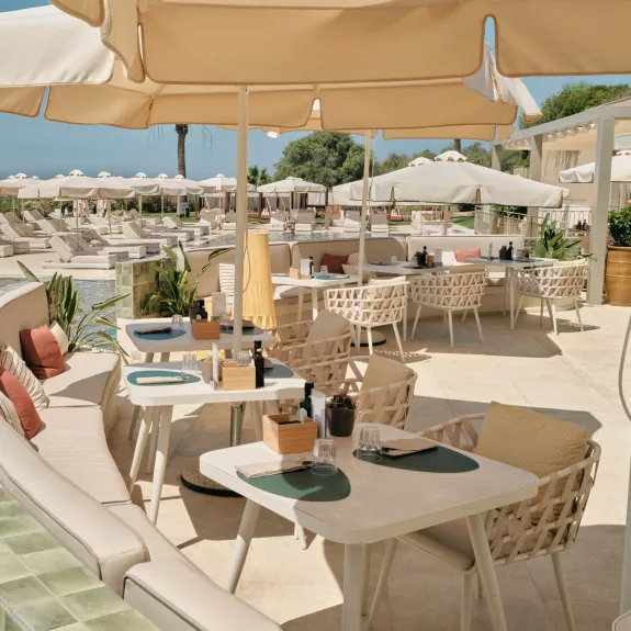 Lime pool bar at Neilson | Mangia's Torre del Barone