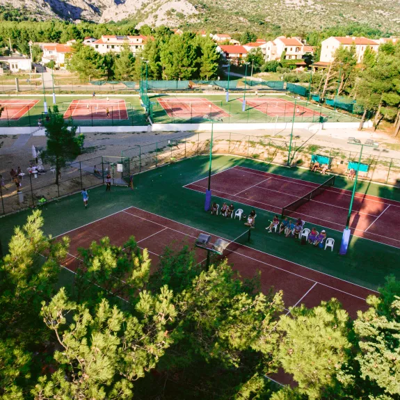 6 tennis courts at Alana Beach Club