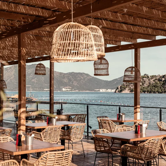 Waterfront dining at Neilson | Cook's Club Adakoy