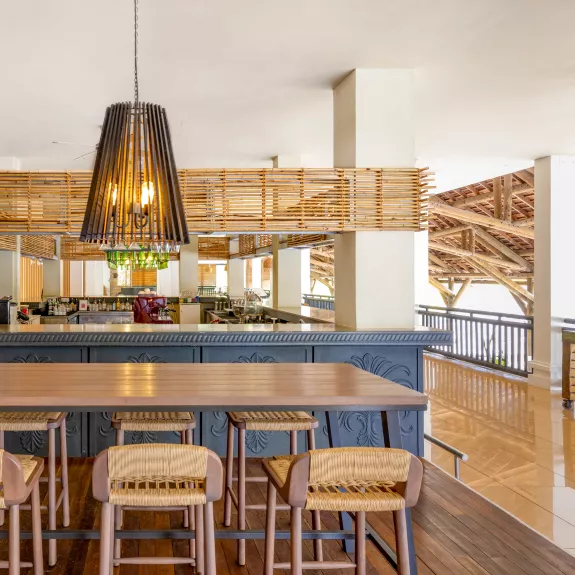 Balcony bar at Neilson | The Ravenala Attitude