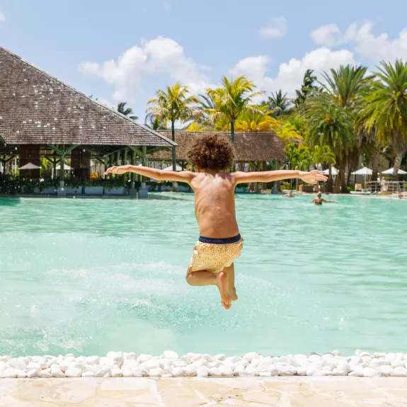 Outdoor pool at Neilson | The Ravenala Attitude