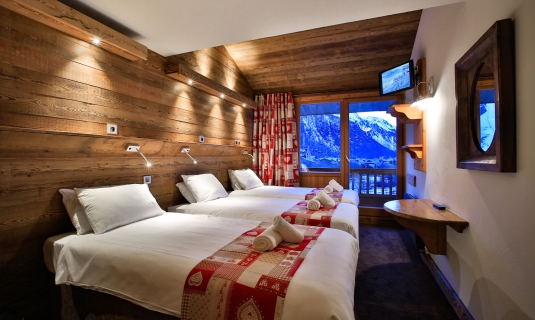 Neilson Chalet Hotel The Lodge lounge area