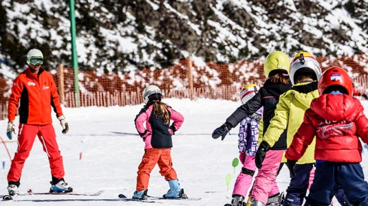 kids learning to ski