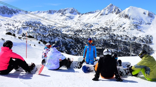 group snowboard lesson