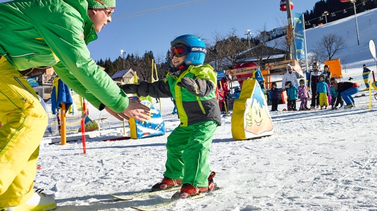 mother and child skiing