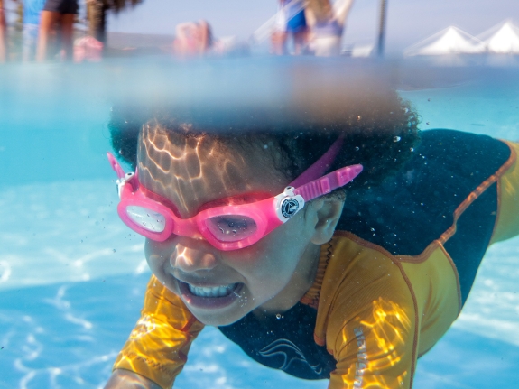 girl swimming underwater