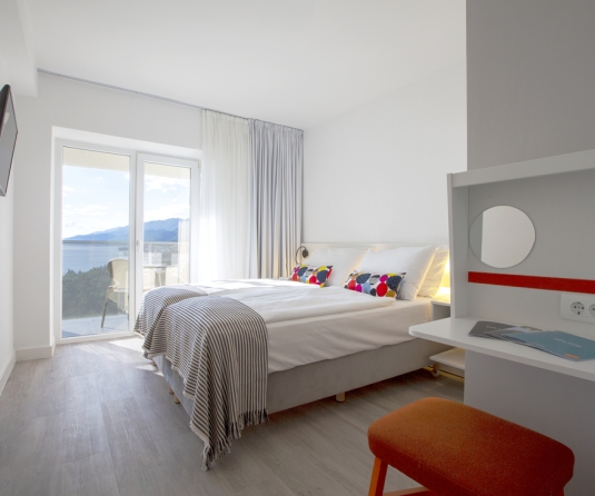 Three interconnecting rooms with sea view