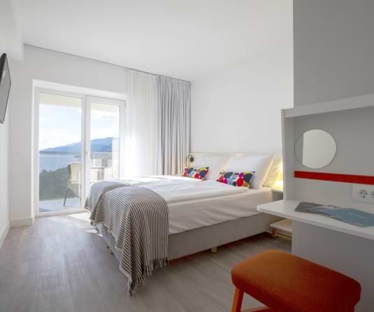 Double or twin room with sea view