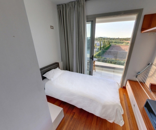 SINGLE ROOM