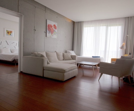 HOTEL SUITE WITH SEA VIEW