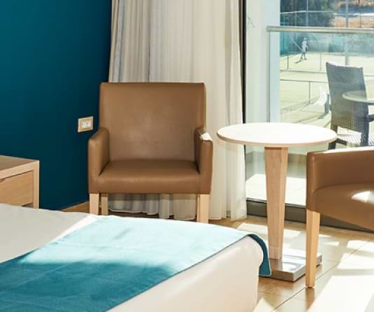 COURTSIDE DOUBLE OR TWIN ROOM