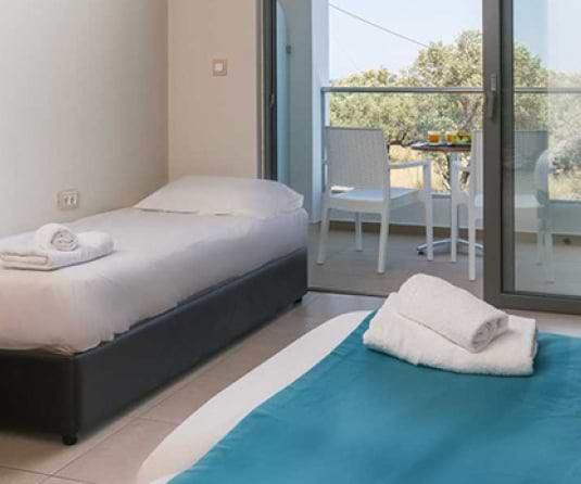 COURTSIDE DOUBLE OR TWIN ROOM