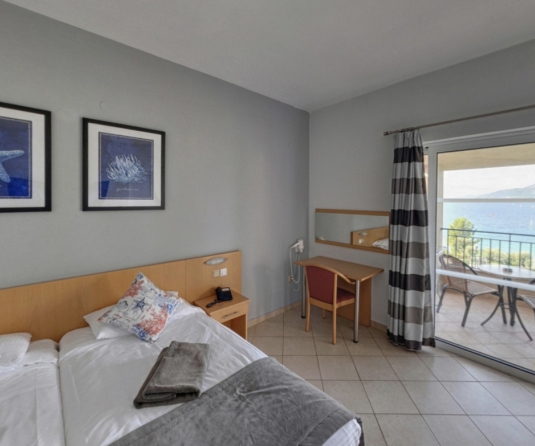 TWO INTERCONNECTING ROOMS WITH SEA VIEW